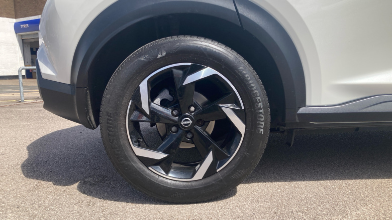 Nissan Juke 1.0 DiG-T 114 N-Connecta 5dr DCT Petrol Hatchback